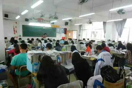 相機(jī)下的高三 課后看護(hù)時(shí)分的奮斗剪影